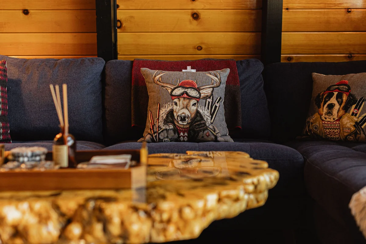 Cozy A-Frame vibes w. Lake & Ski views, AC #25
