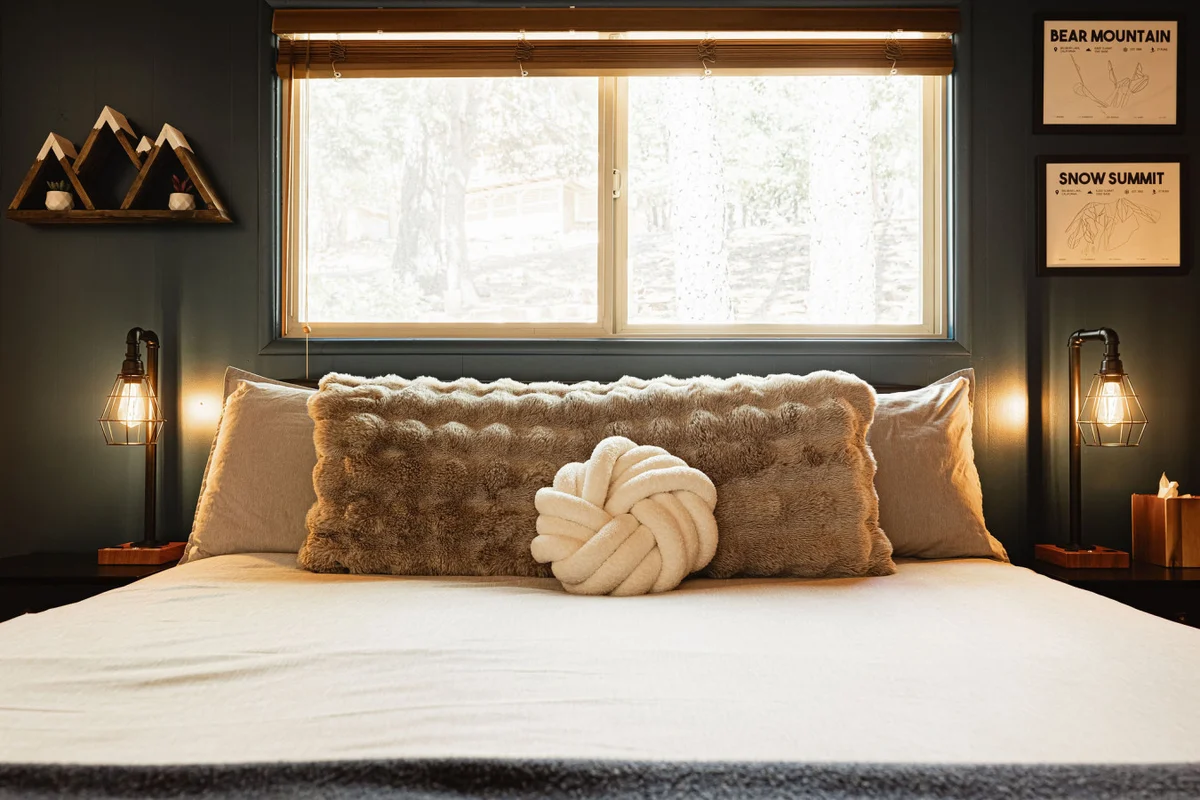 Cozy A-Frame vibes w. Lake & Ski views, AC #43