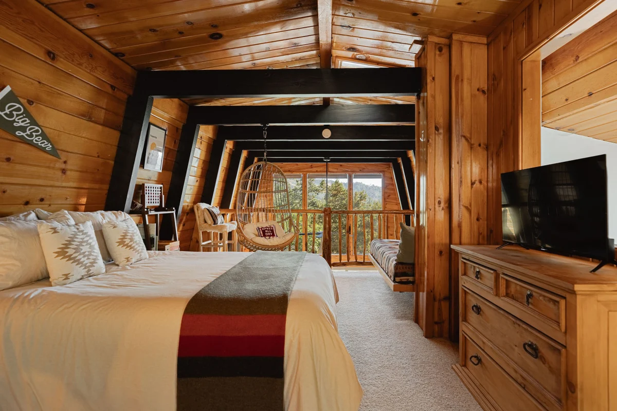 Cozy A-Frame vibes w. Lake & Ski views, AC #63