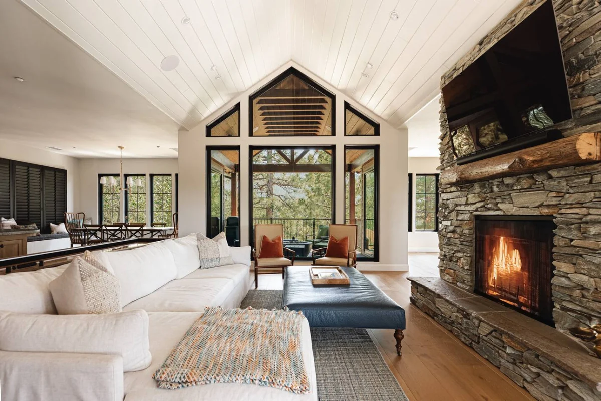 Custom Lux Cabin, Lake Views, Spa & Game Room #61