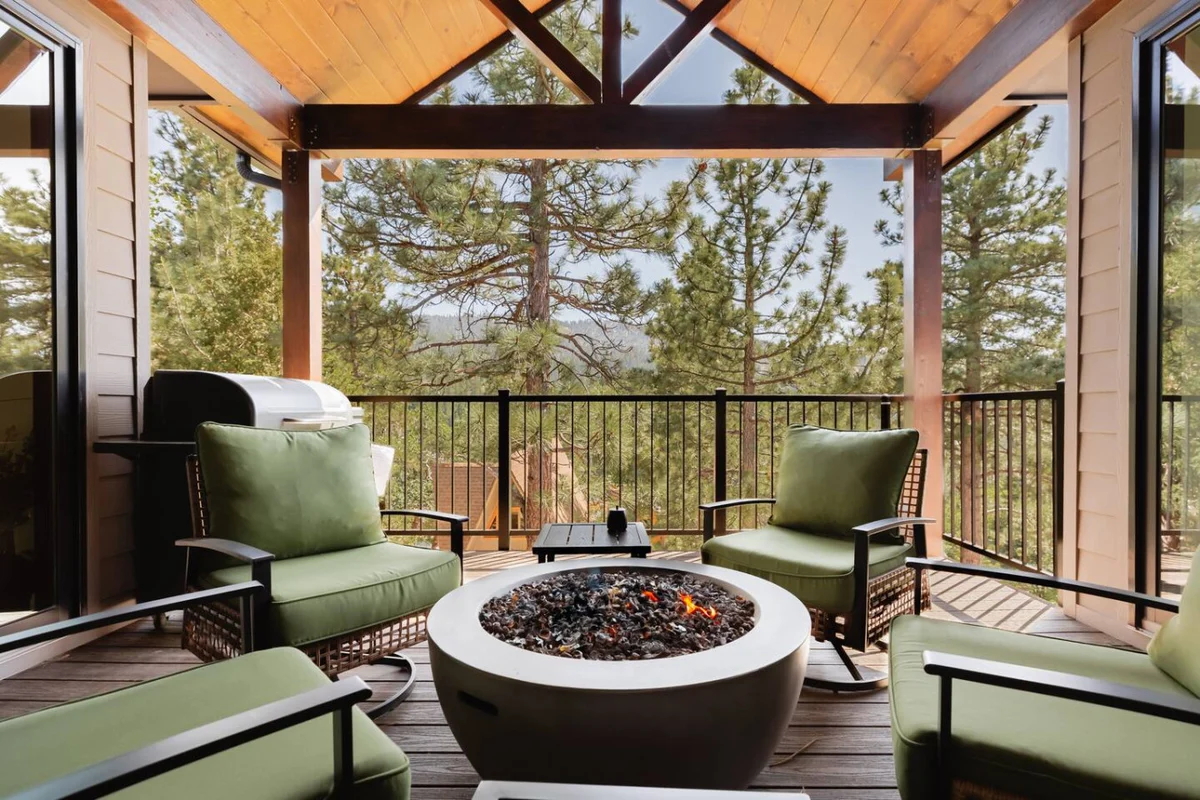 Custom Lux Cabin, Lake Views, Spa & Game Room #77