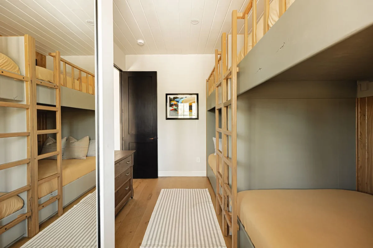 Custom Lux Cabin, Lake Views, Spa & Game Room #49