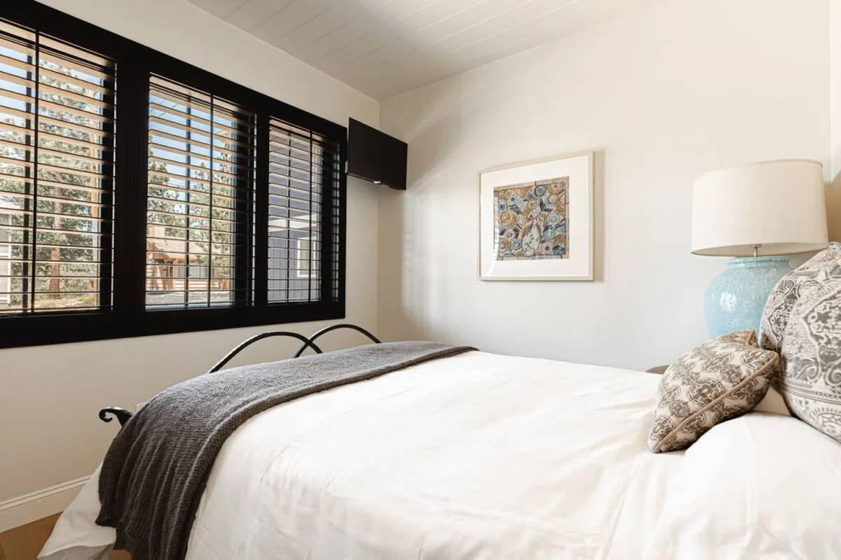 Custom Lux Cabin, Lake Views, Spa & Game Room #57