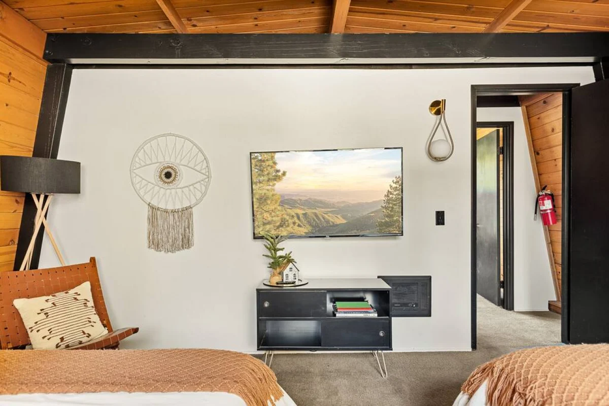 2BR Mid Century Retreat • EV, Hot Tub, BBQ #29