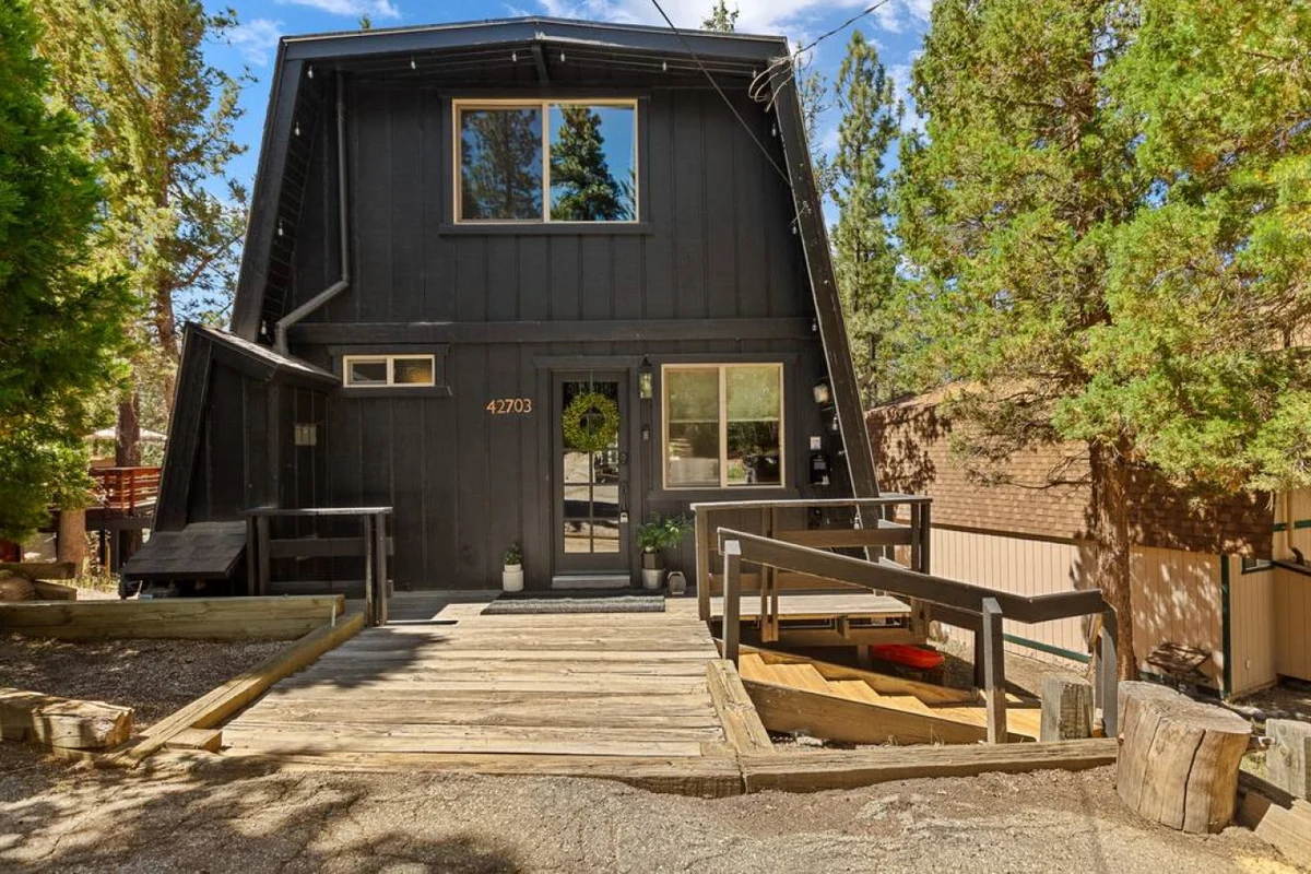 2BR Mid Century Retreat • EV, Hot Tub, BBQ #70
