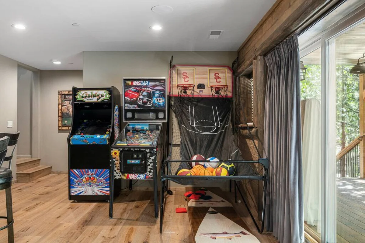 Eagle Creek Hot Tub, Game Room, Private Sled Hill #4
