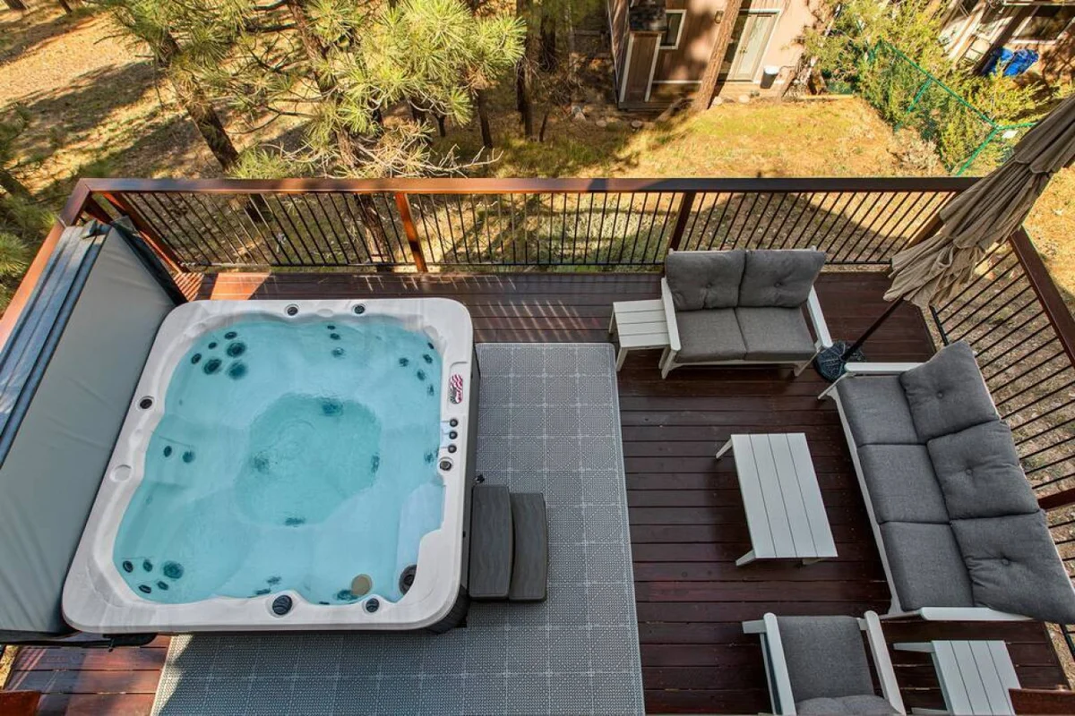 Four Seasons 4 BR Cabin, Views, Games & Hot Tub #22