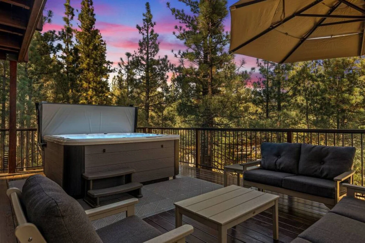 Four Seasons 4 BR Cabin, Views, Games & Hot Tub #3