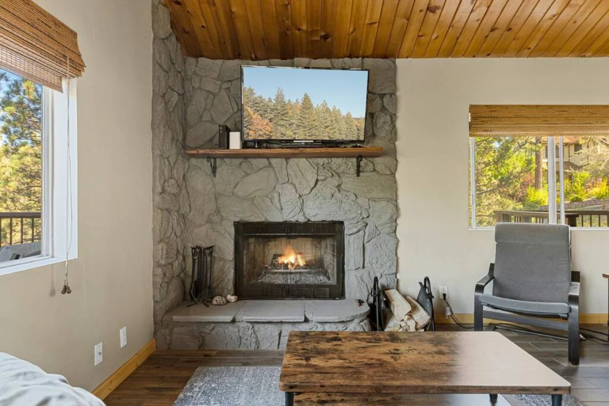 Four Seasons 4 BR Cabin, Views, Games & Hot Tub #4