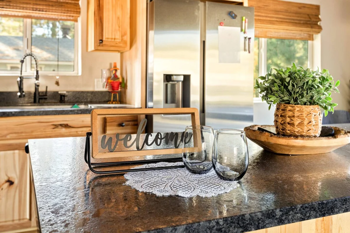 Four Seasons 4 BR Cabin, Views, Games & Hot Tub #16