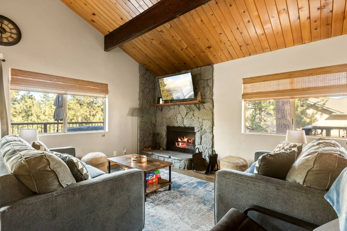 Four Seasons 4 BR Cabin, Views, Games & Hot Tub #36