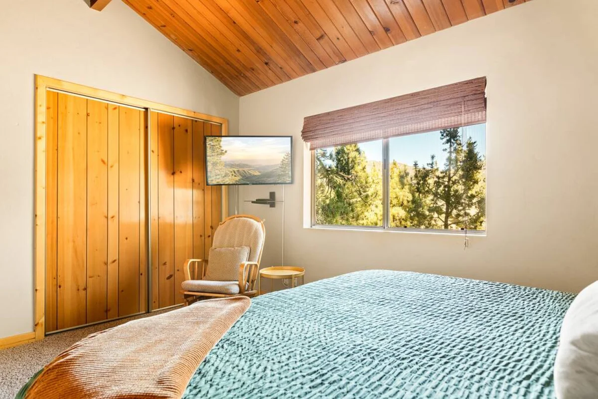 Four Seasons 4 BR Cabin, Views, Games & Hot Tub #31