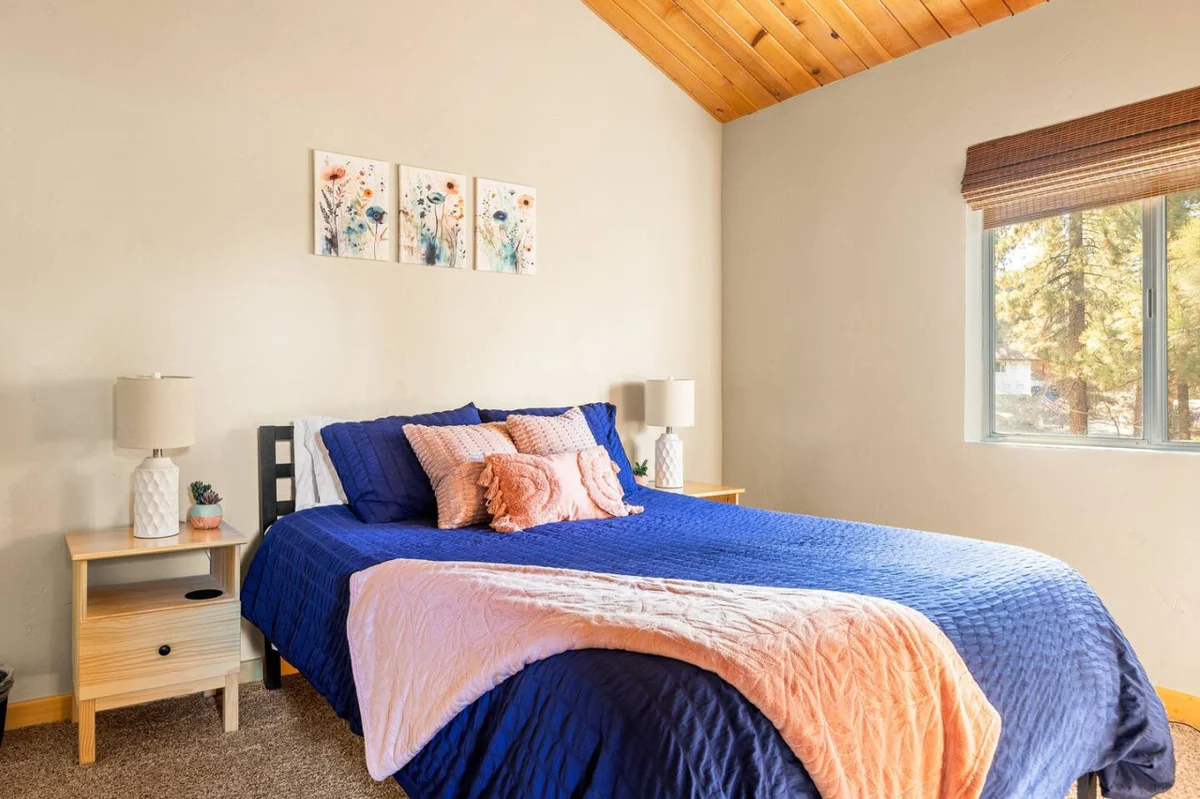 Four Seasons 4 BR Cabin, Views, Games & Hot Tub #7
