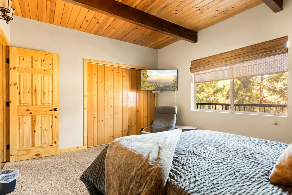 Four Seasons 4 BR Cabin, Views, Games & Hot Tub #9