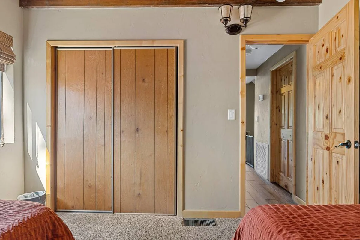 Four Seasons 4 BR Cabin, Views, Games & Hot Tub #8