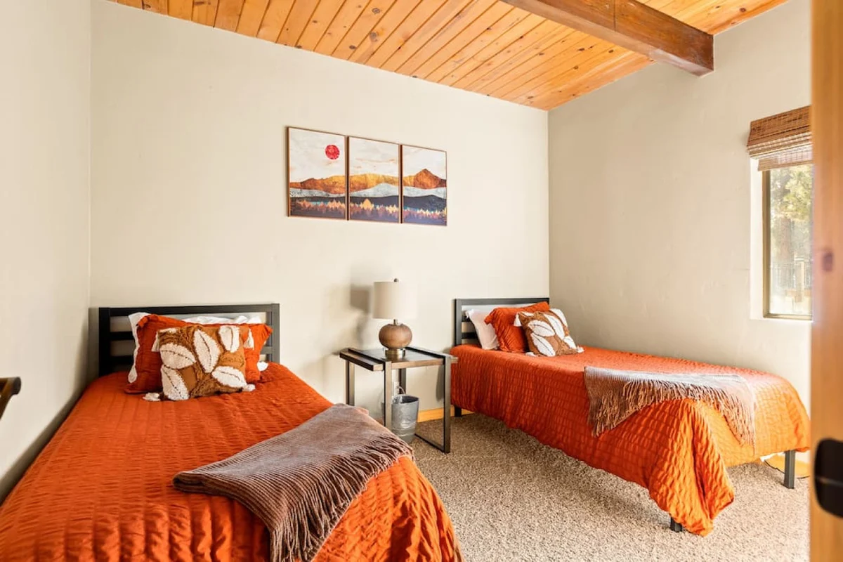 Four Seasons 4 BR Cabin, Views, Games & Hot Tub #21