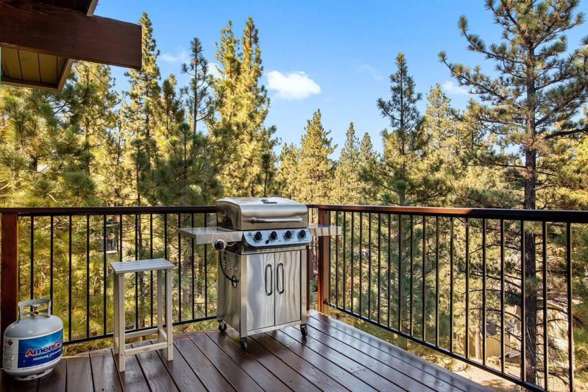 Four Seasons 4 BR Cabin, Views, Games & Hot Tub #2