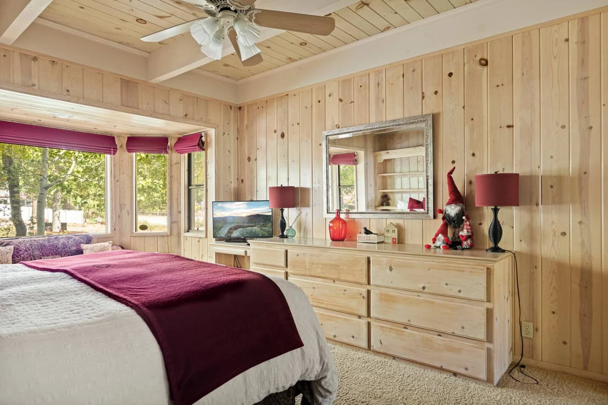 4BR Lakefront Vibes Getaway | Dock, Spa & Games #5