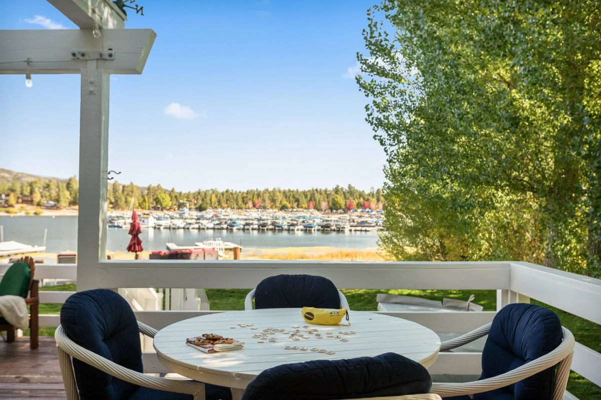 4BR Lakefront Vibes Getaway | Dock, Spa & Games #93