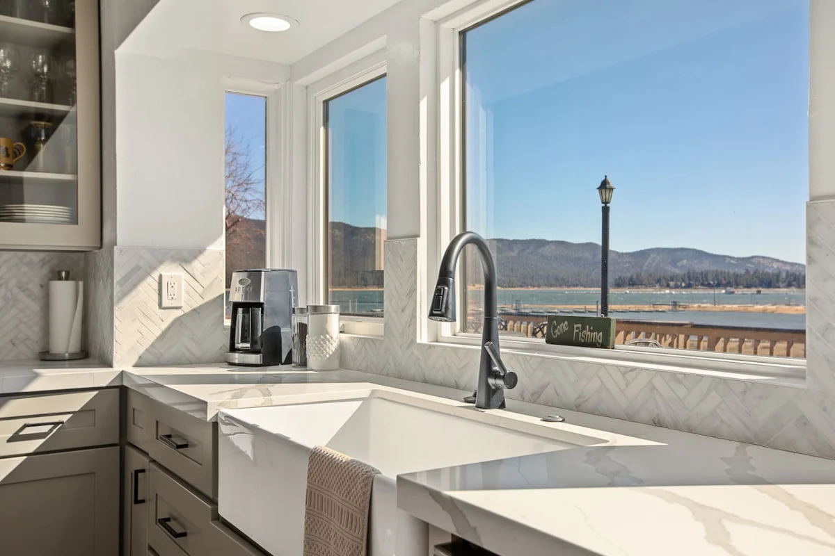 Lakefront Honey Bear, Private Dock & Hot Tub #35