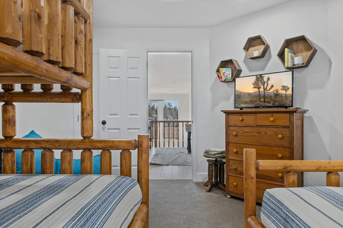 Lakefront Honey Bear, Private Dock & Hot Tub #25