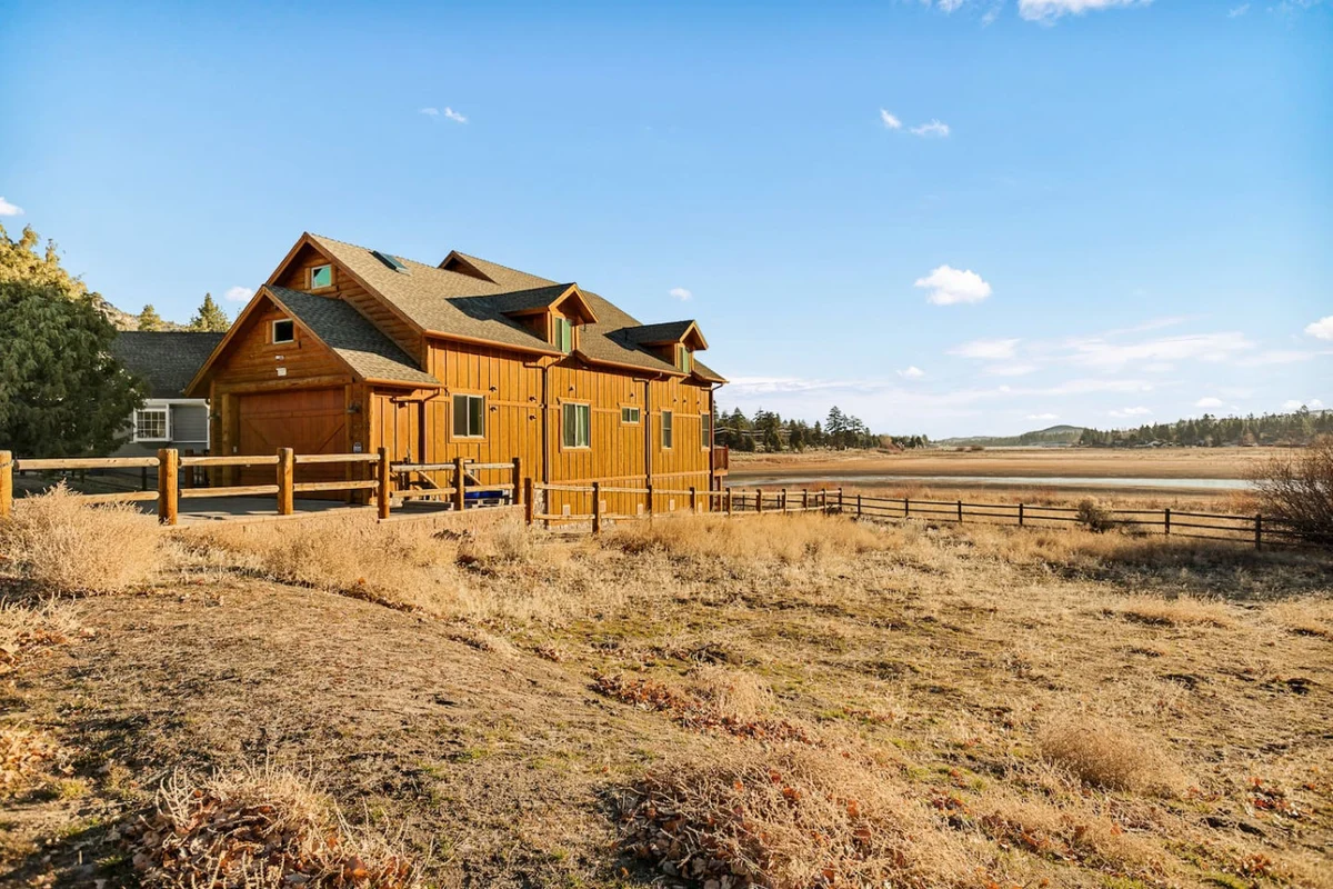 Luxurious Coyote Flat w/ Lake Views & Game Room #35