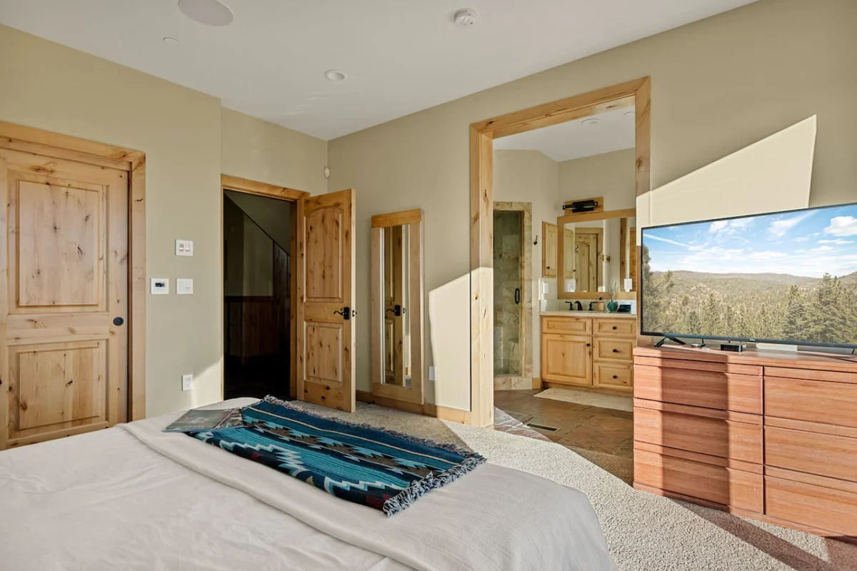 Luxurious Coyote Flat w/ Lake Views & Game Room #18
