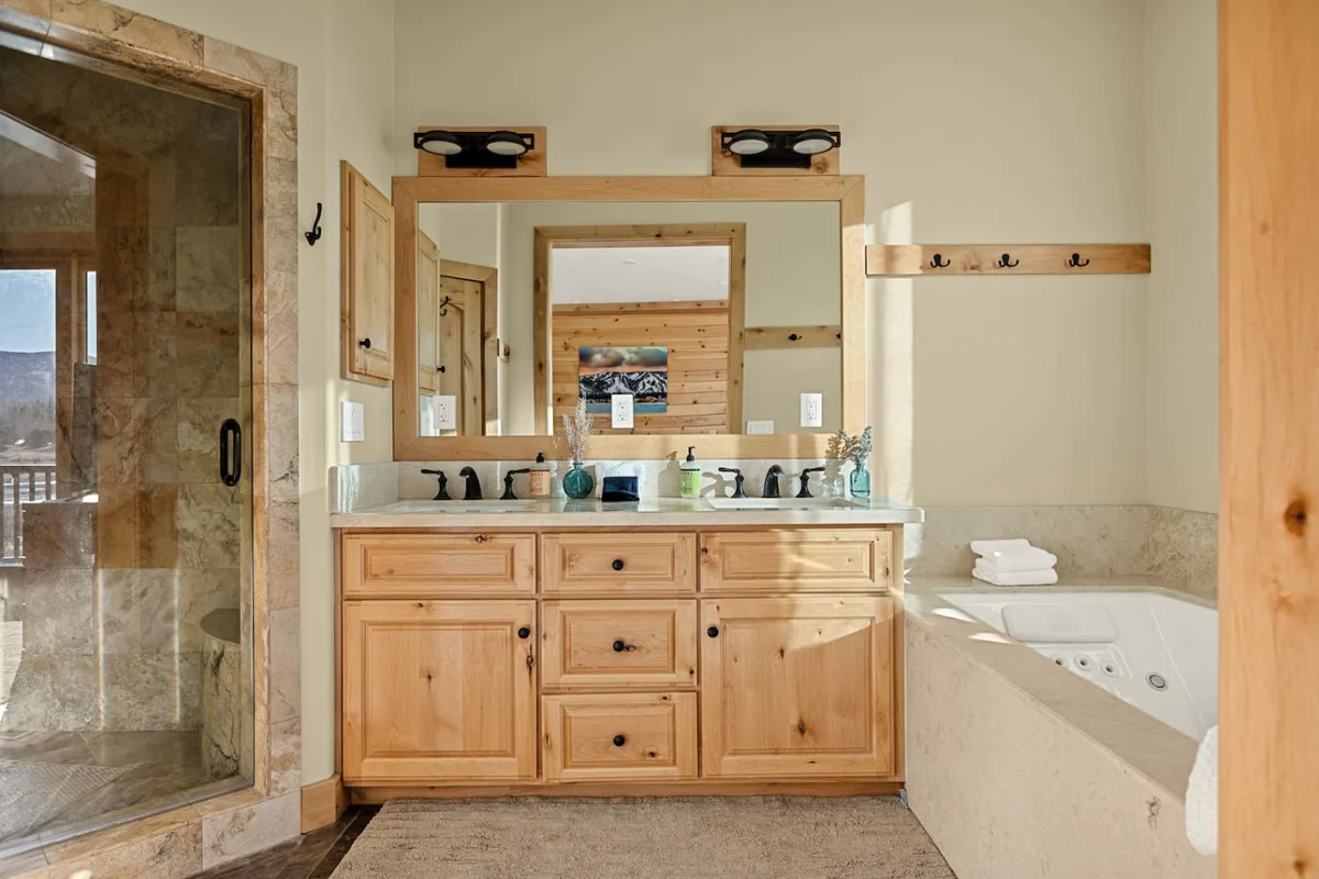 Luxurious Coyote Flat w/ Lake Views & Game Room #26