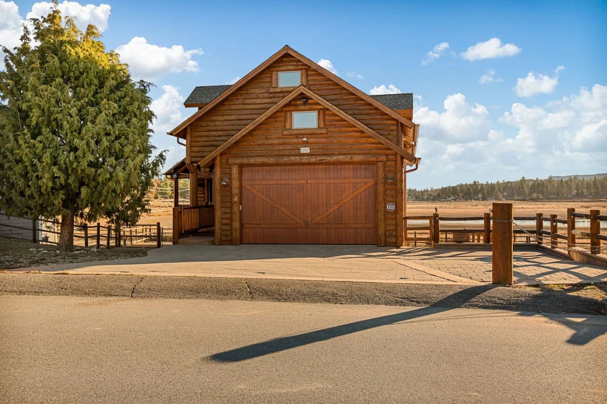 Luxurious Coyote Flat w/ Lake Views & Game Room #60