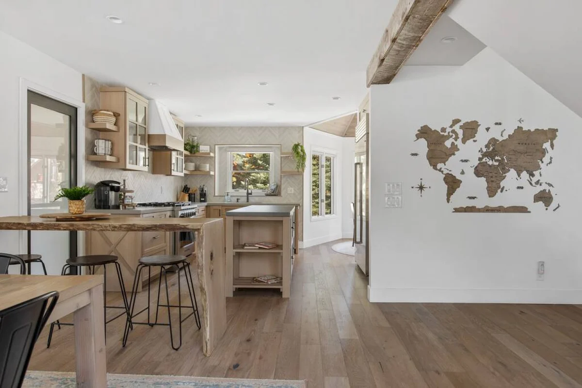 Modern Lodge Near the Ski Slopes, Hot Tub, Games #102