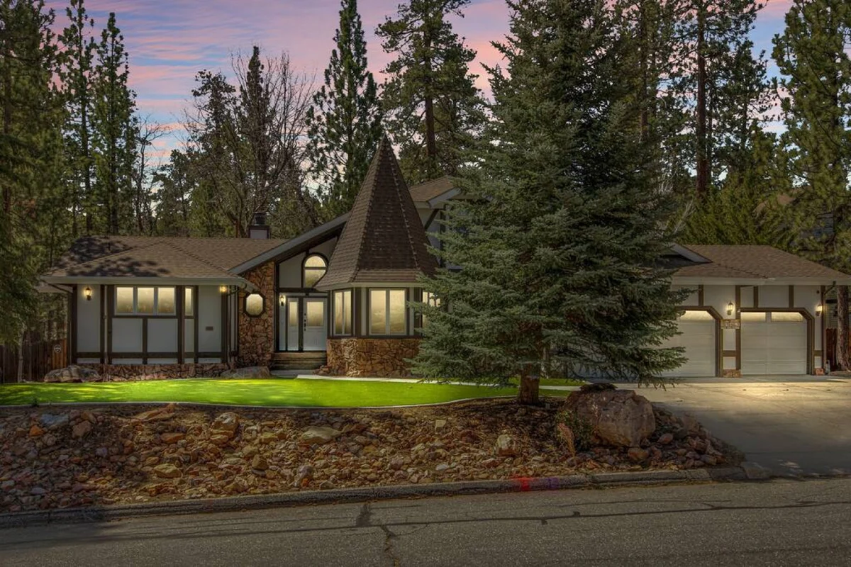 Modern Lodge Near the Ski Slopes, Hot Tub, Games #101