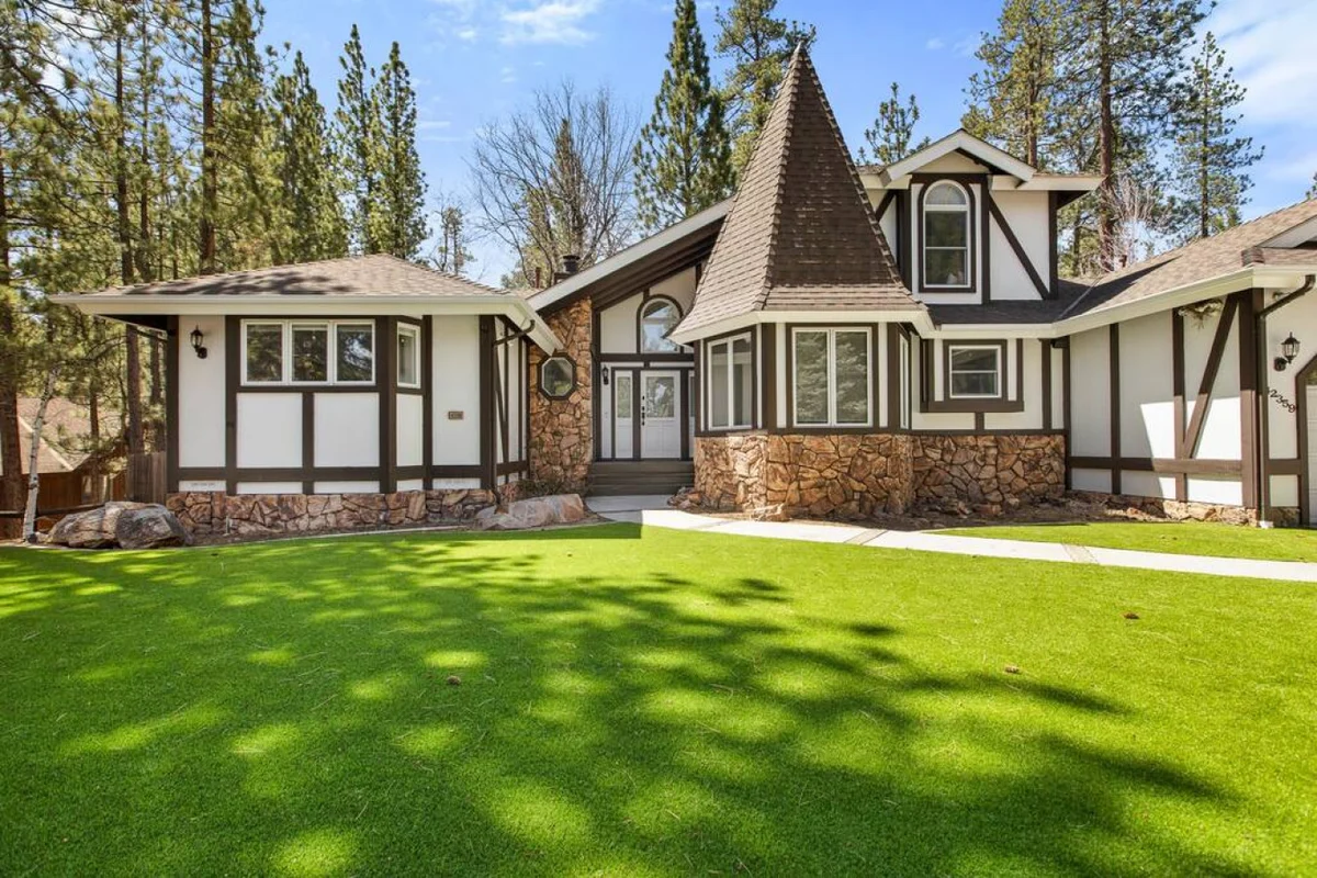 Modern Lodge Near the Ski Slopes, Hot Tub, Games #73