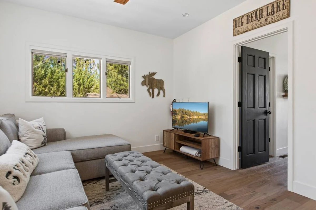 Modern Lodge Near the Ski Slopes, Hot Tub, Games #70