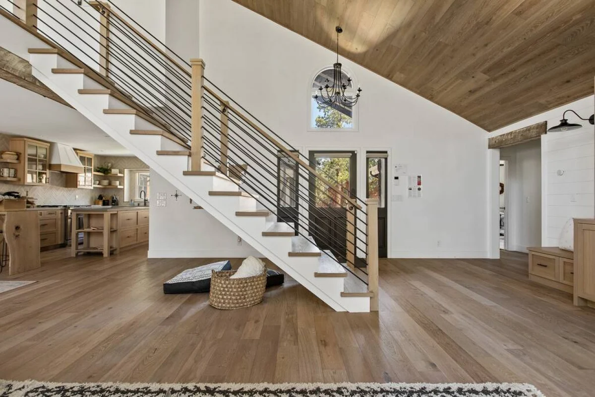 Modern Lodge Near the Ski Slopes, Hot Tub, Games #64
