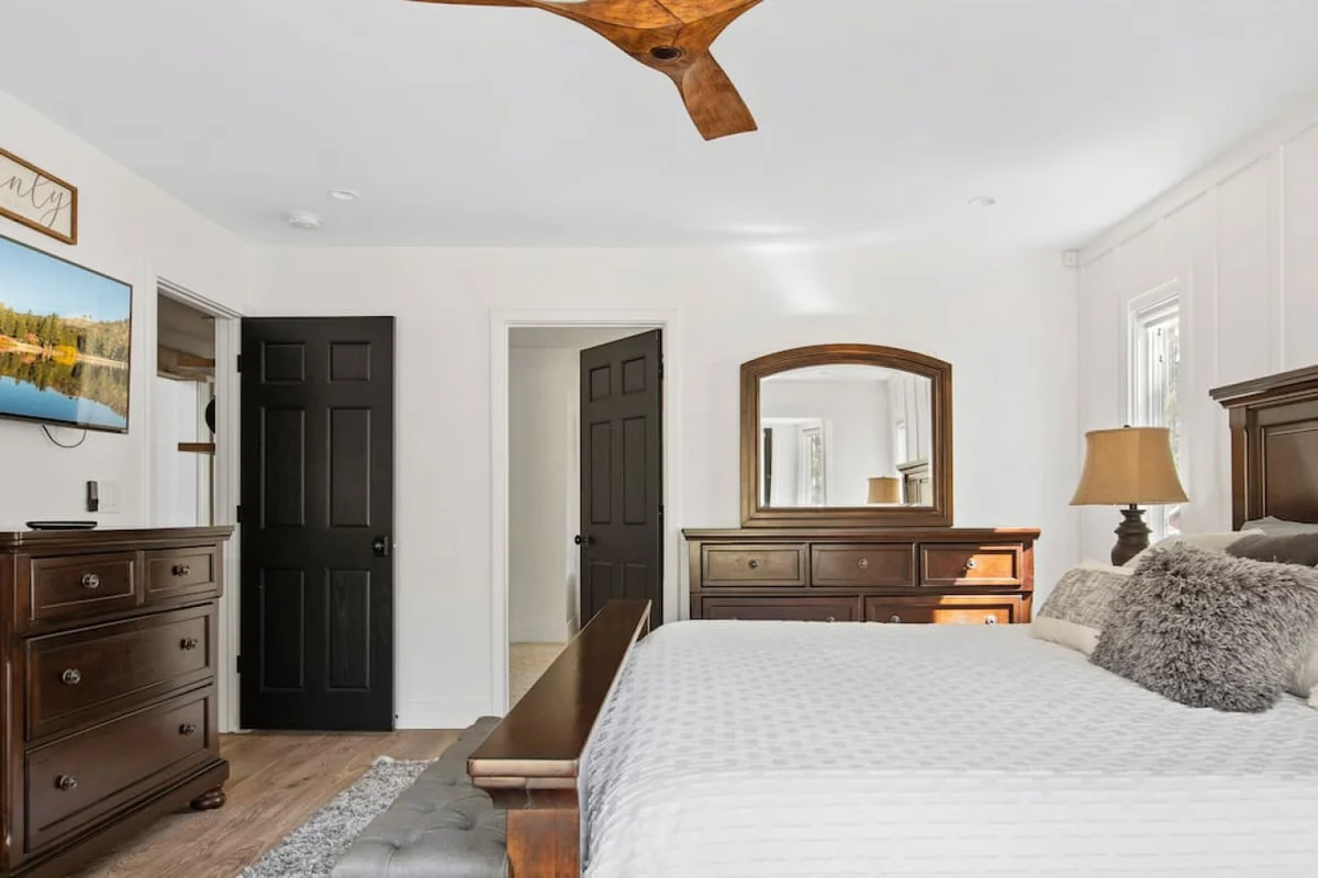 Modern Lodge Near the Ski Slopes, Hot Tub, Games #77