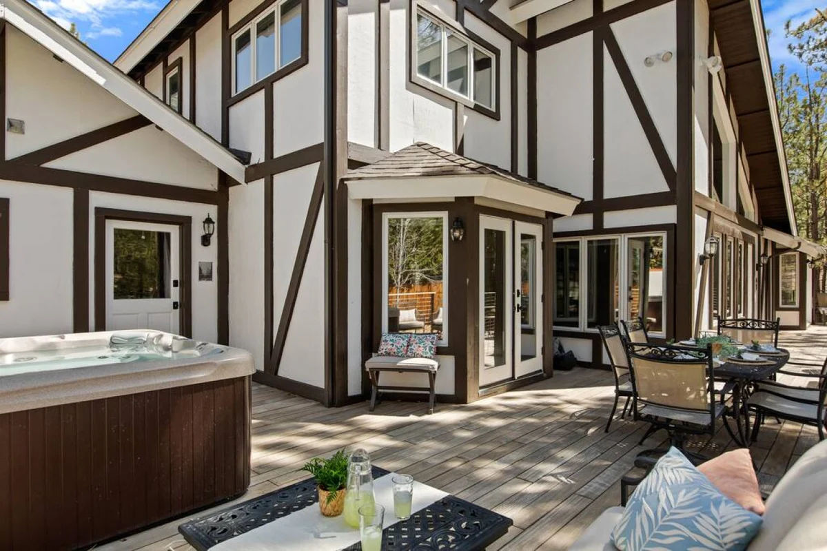 Modern Lodge Near the Ski Slopes, Hot Tub, Games #72