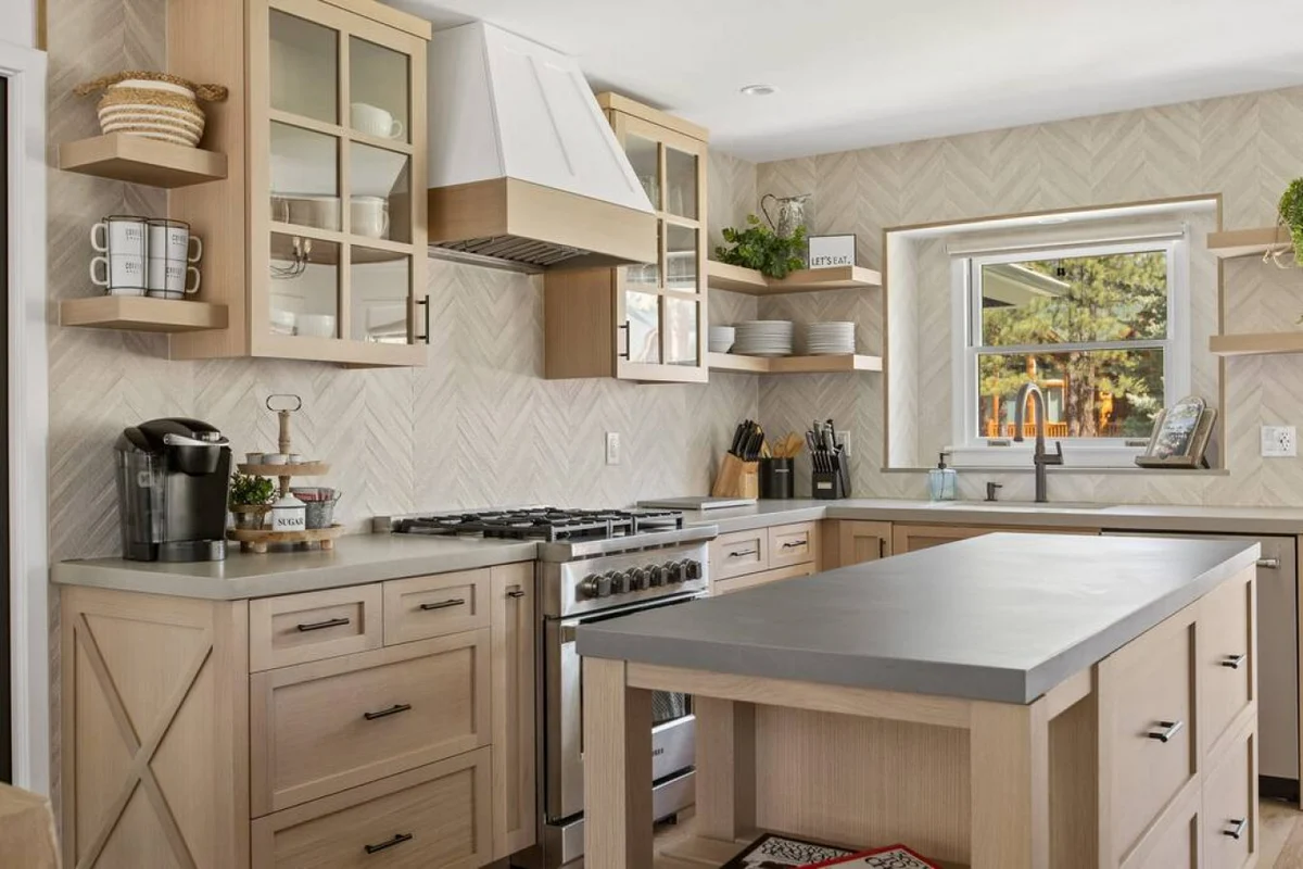 Modern Lodge Near the Ski Slopes, Hot Tub, Games #106