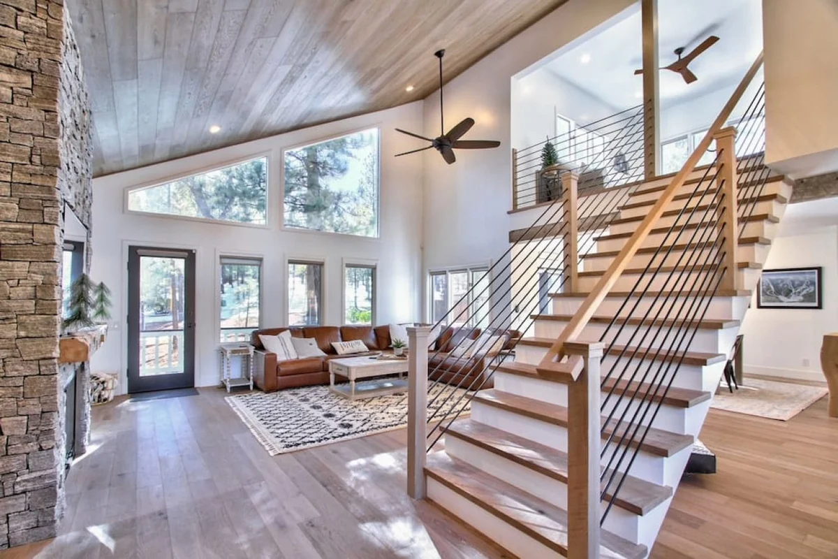 Modern Lodge Near the Ski Slopes, Hot Tub, Games #98
