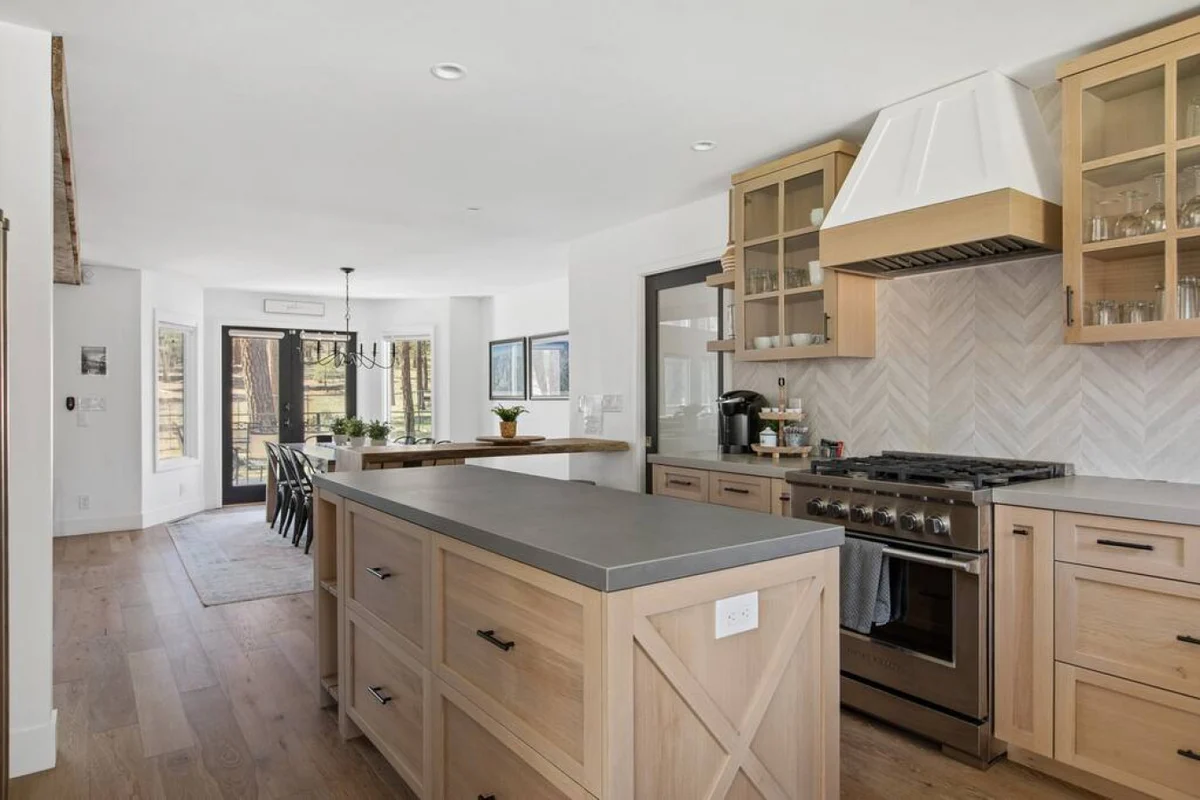Modern Lodge Near the Ski Slopes, Hot Tub, Games #57