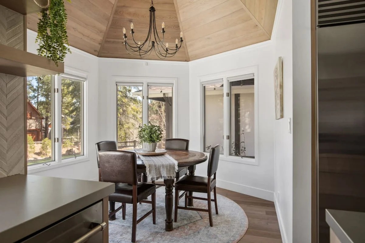 Modern Lodge Near the Ski Slopes, Hot Tub, Games #76