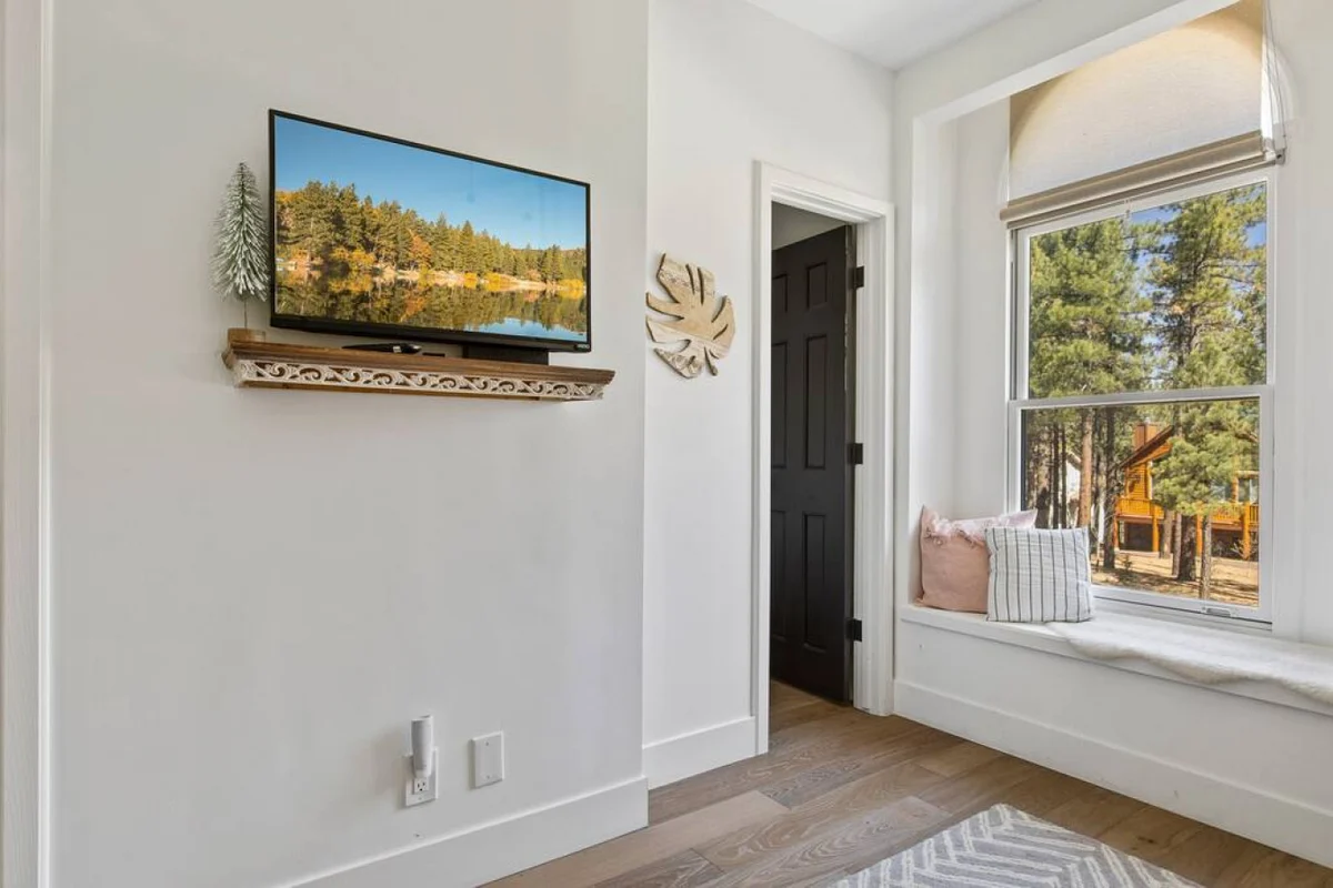Modern Lodge Near the Ski Slopes, Hot Tub, Games #84