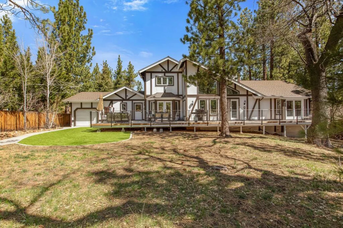 Modern Lodge Near the Ski Slopes, Hot Tub, Games #96