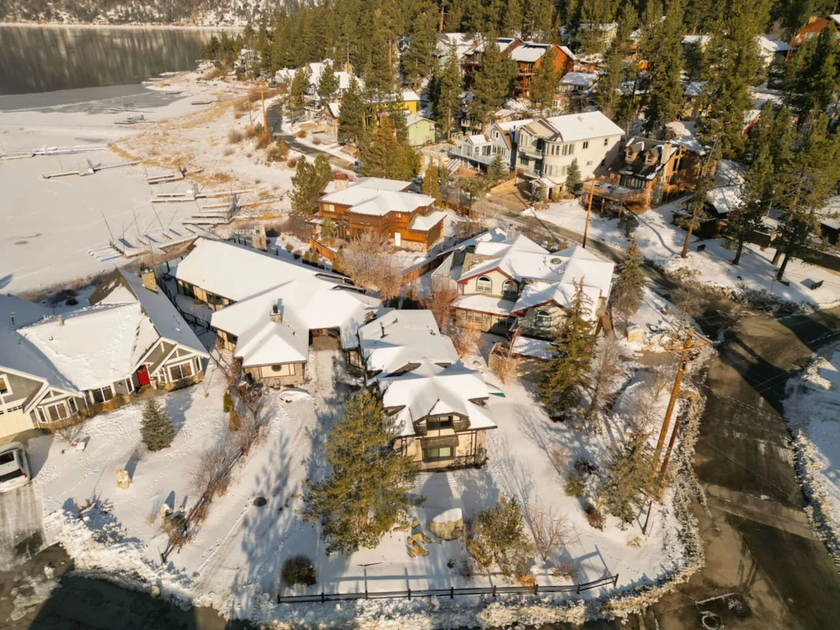 Roaring Lion Luxury Lodge| Lake Views & Hot tub #59