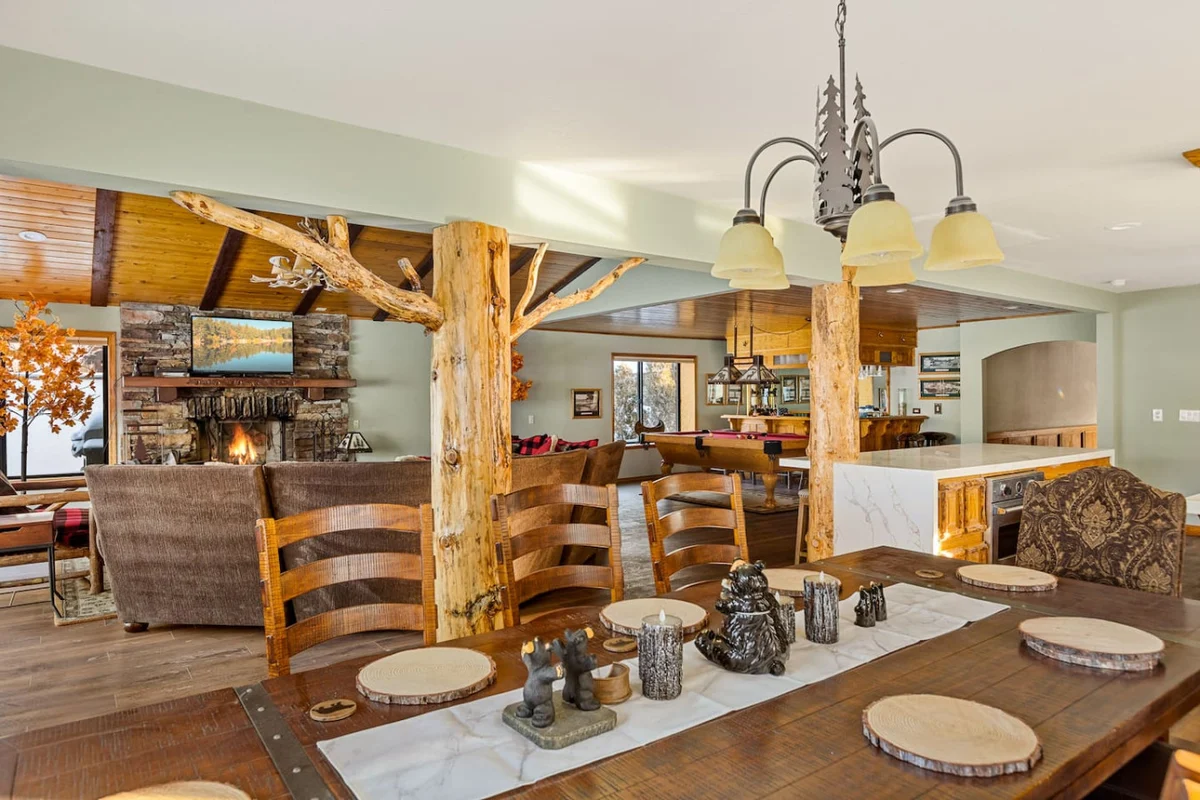 Roaring Lion Luxury Lodge| Lake Views & Hot tub #64