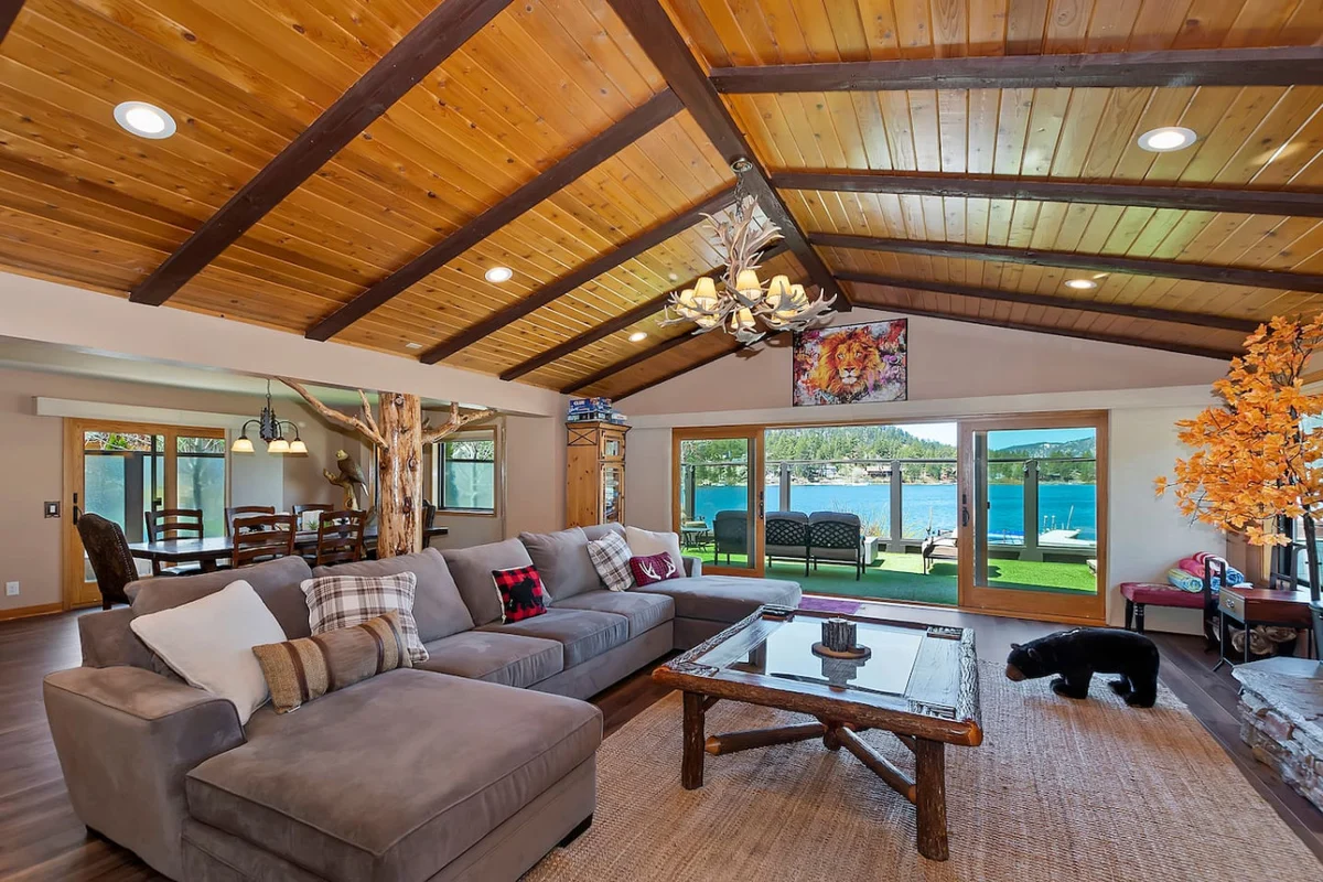 Roaring Lion Luxury Lodge| Lake Views & Hot tub #49