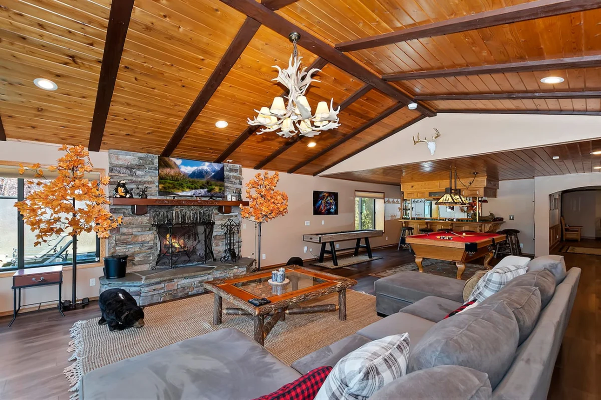 Roaring Lion Luxury Lodge| Lake Views & Hot tub #68
