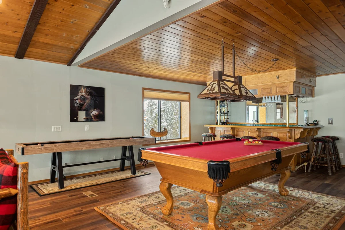 Roaring Lion Luxury Lodge| Lake Views & Hot tub #83