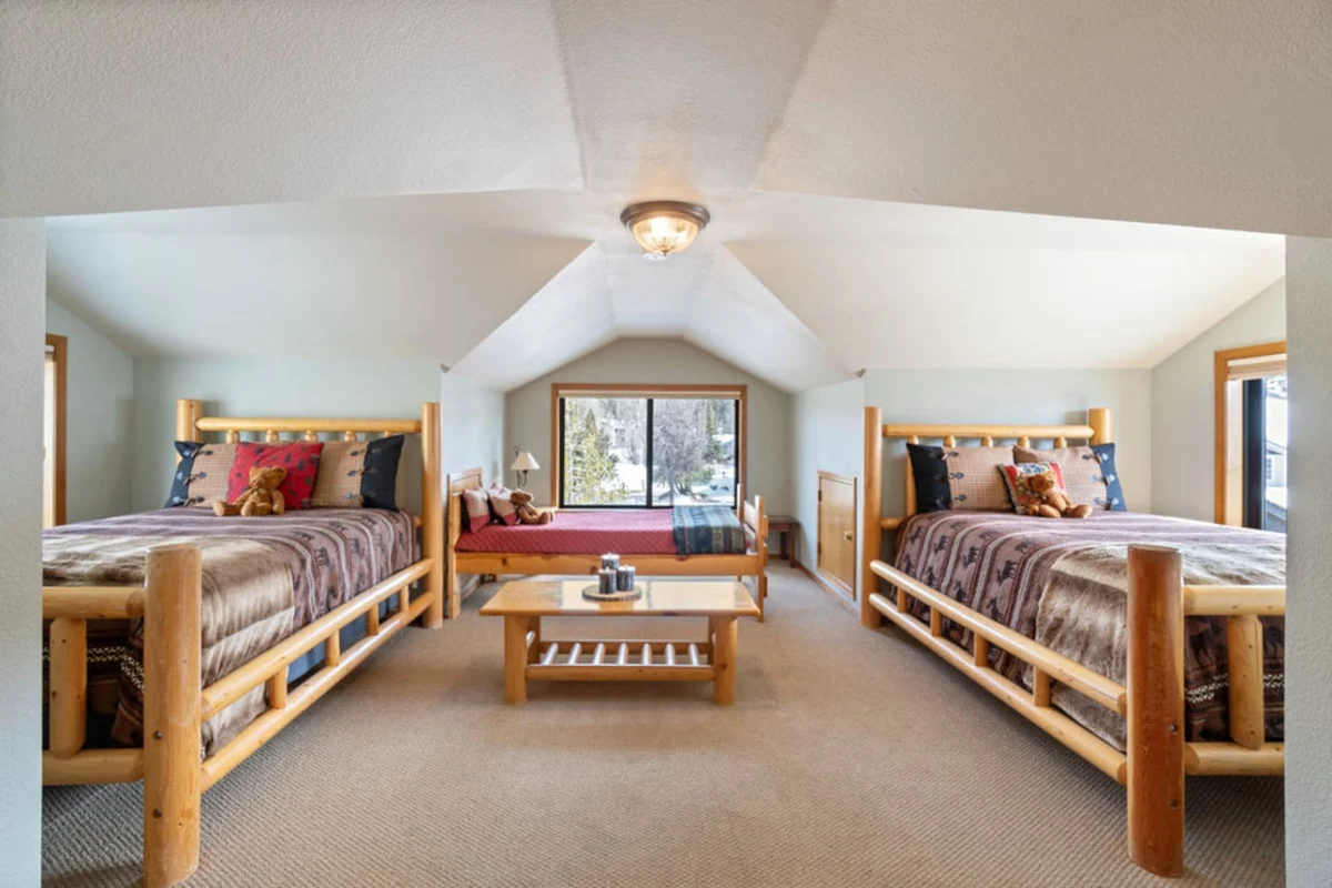 Roaring Lion Luxury Lodge| Lake Views & Hot tub #67