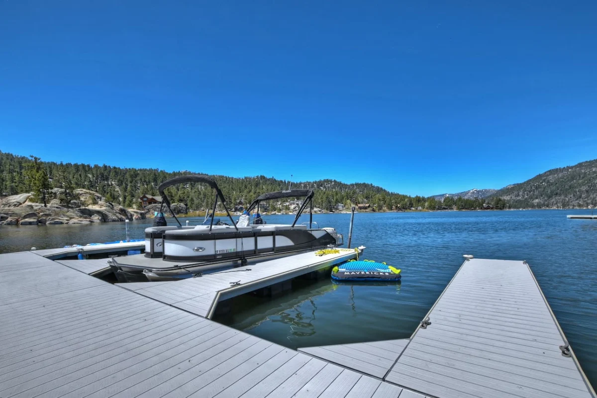 Roaring Lion Luxury Lodge| Lake Views & Hot tub #71