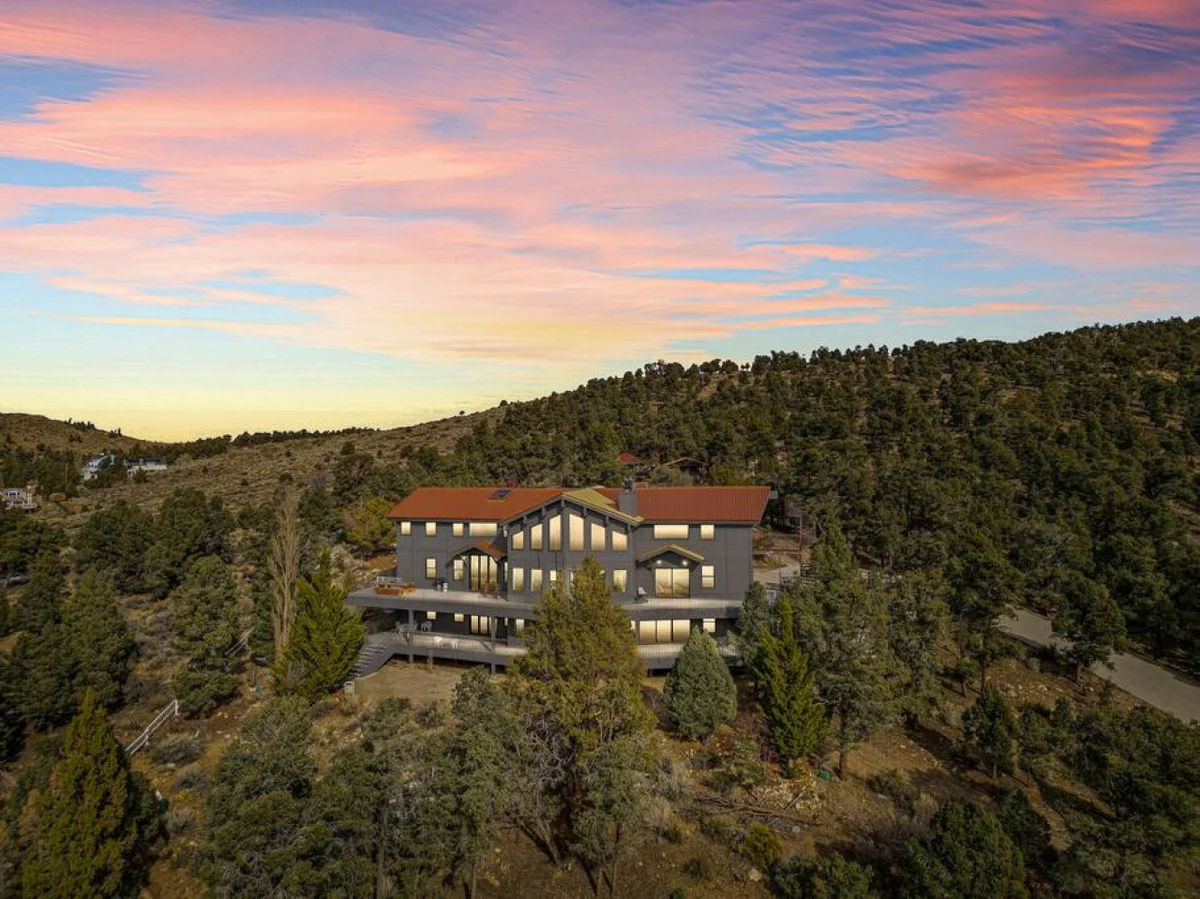 Steel Pine Lodge: As Seen On TV * Immaculate Views #65